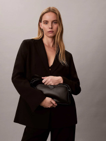 Сумки Calvin Klein MULTI COMPARTMENT CAMERA BAG модель LV04F3370G-UB1 Фото