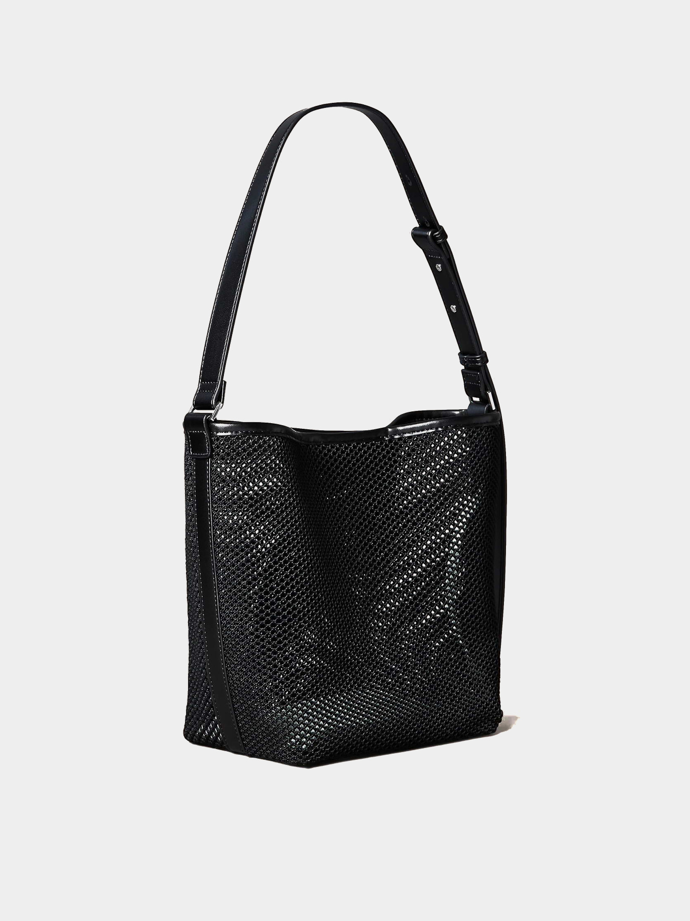 Сумки Calvin Klein EMBLEM MESH BUCKET модель LV04F3423G-UB1 Фото