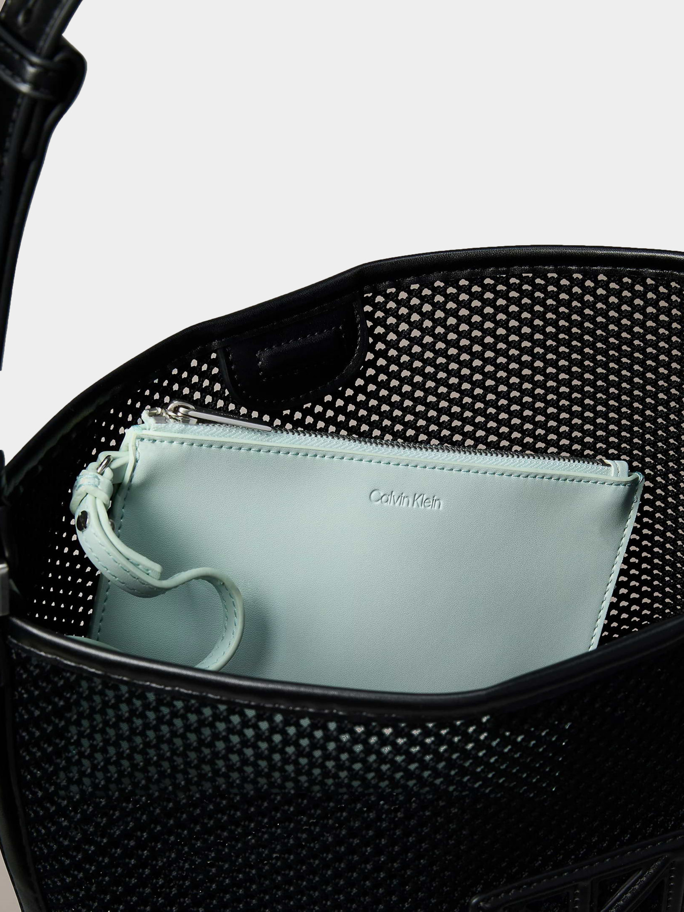 Сумки Calvin Klein EMBLEM MESH BUCKET модель LV04F3423G-UB1 Фото