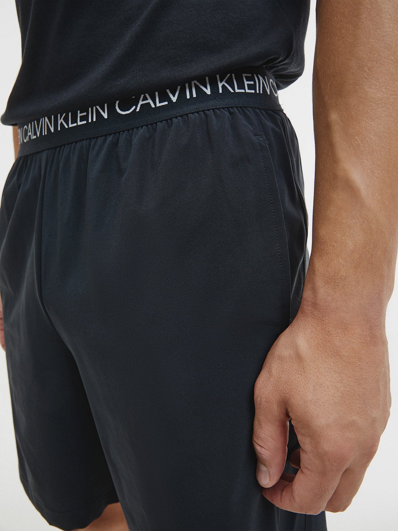 Спортивні шорти Calvin Klein модель 00GMF0S813-007 Фото