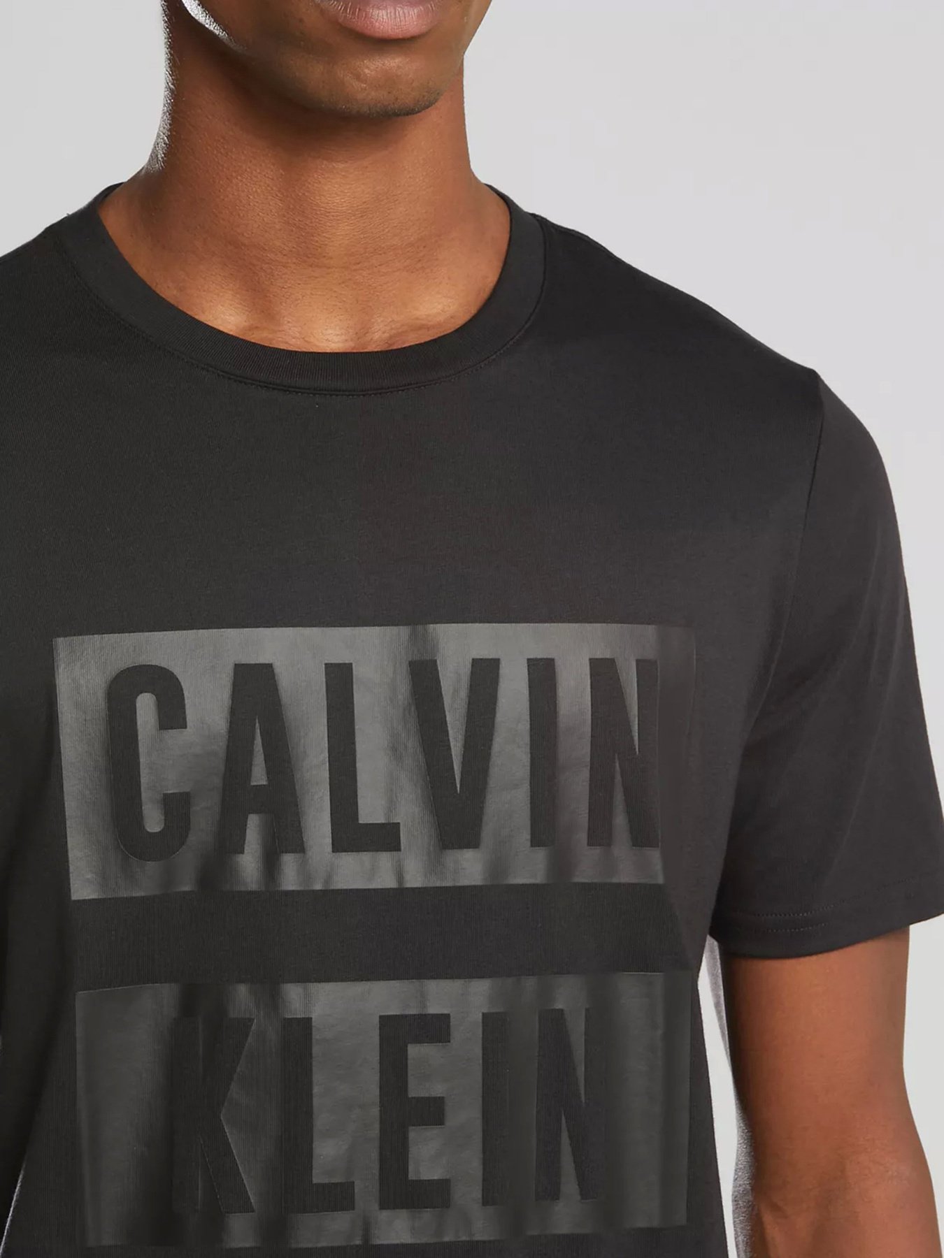 Футболки и поло Calvin Klein модель 00GMS1K140-007 Футболки и поло Calvin Klein модель 00GMS1K140-007 Фото