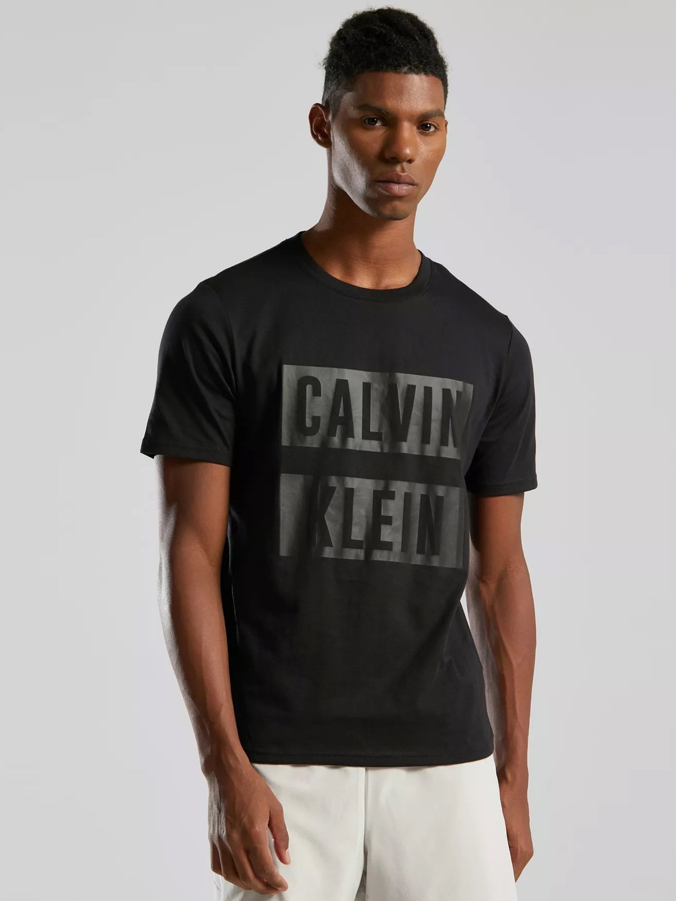 Футболки и поло Calvin Klein модель 00GMS1K140-007 Футболки и поло Calvin Klein модель 00GMS1K140-007 Фото