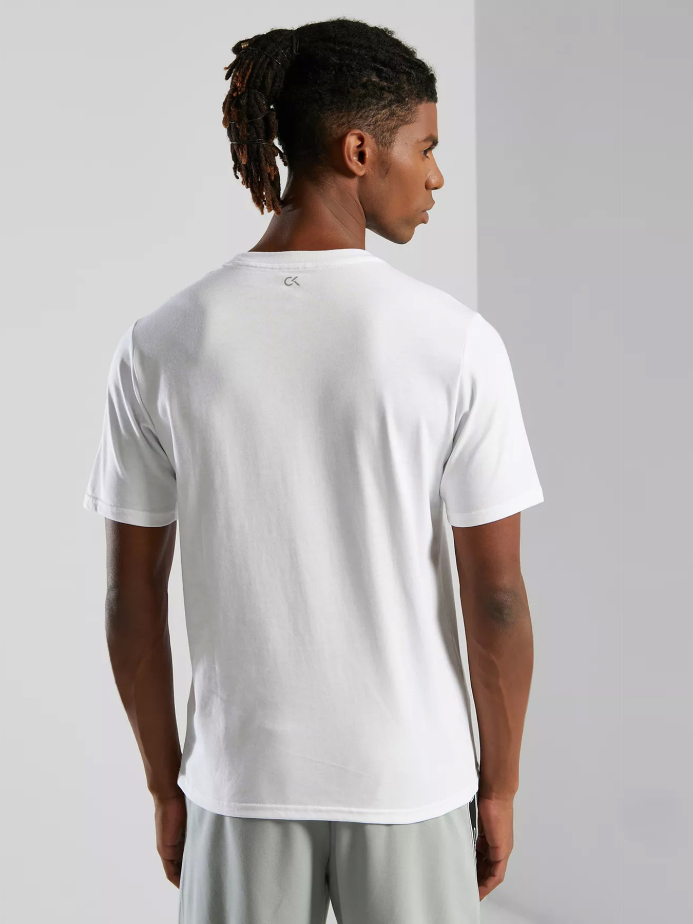 Футболки и поло Calvin Klein модель 00GMS1K140-100 Футболки и поло Calvin Klein модель 00GMS1K140-100 Фото