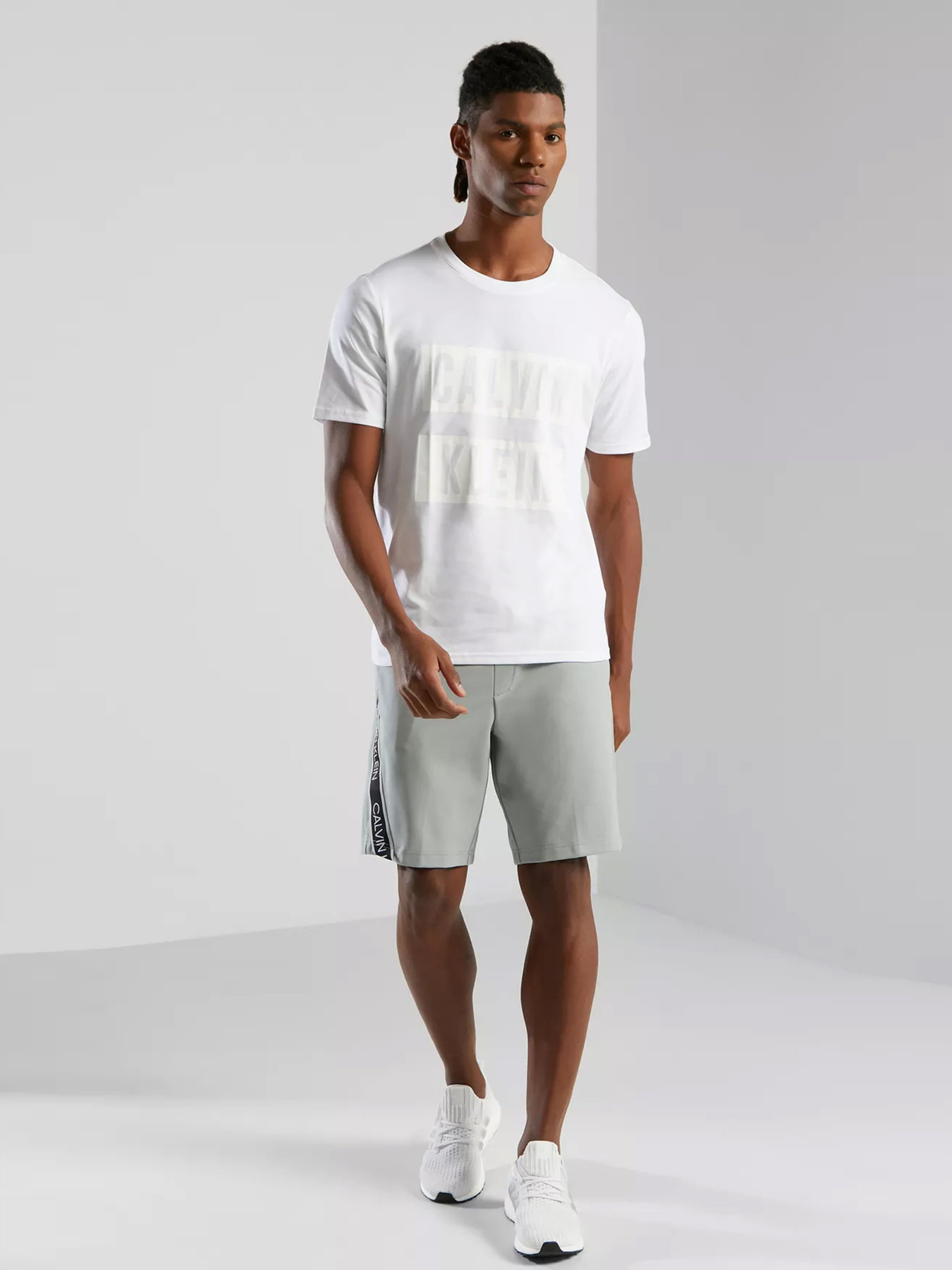 Футболки и поло Calvin Klein модель 00GMS1K140-100 Футболки и поло Calvin Klein модель 00GMS1K140-100 Фото