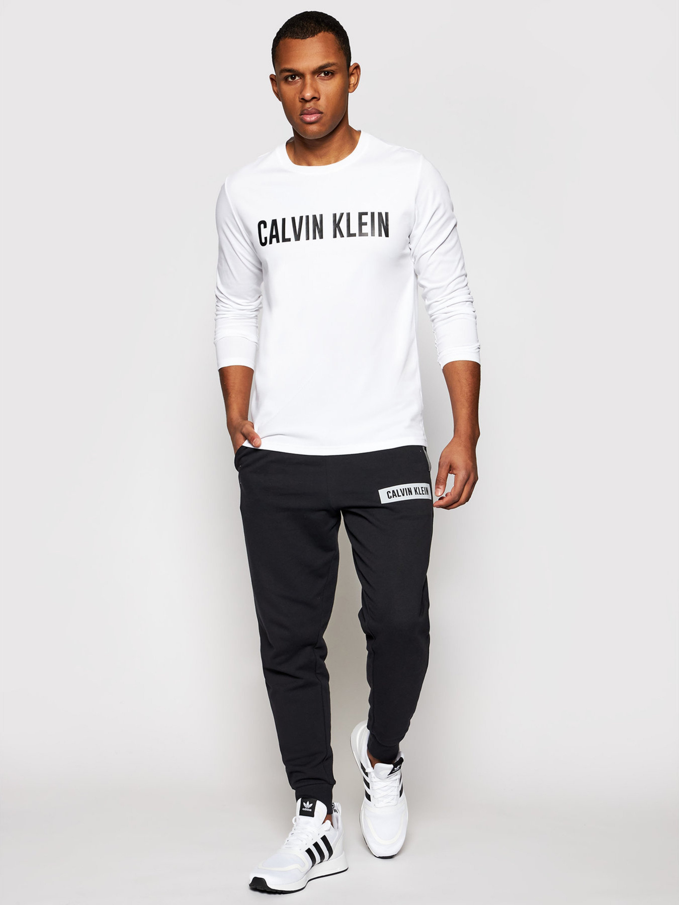 Худи и свитшоты Calvin Klein модель 00GMS1K154-100 Фото