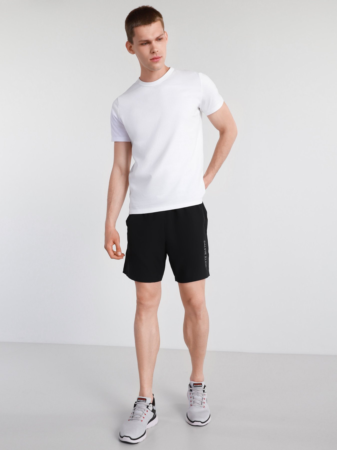 Повседневные шорты Calvin Klein модель 00GMS1S854-007 Фото