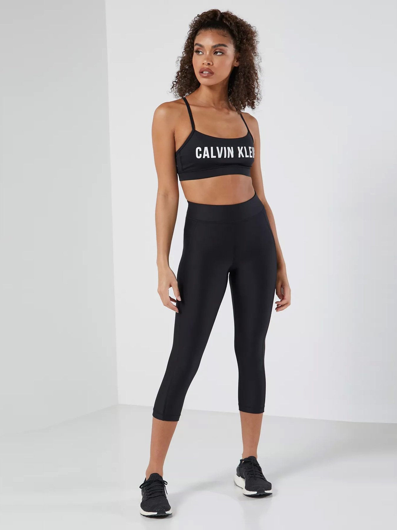 Топ Calvin Klein модель 00GWF0K155-010 Фото