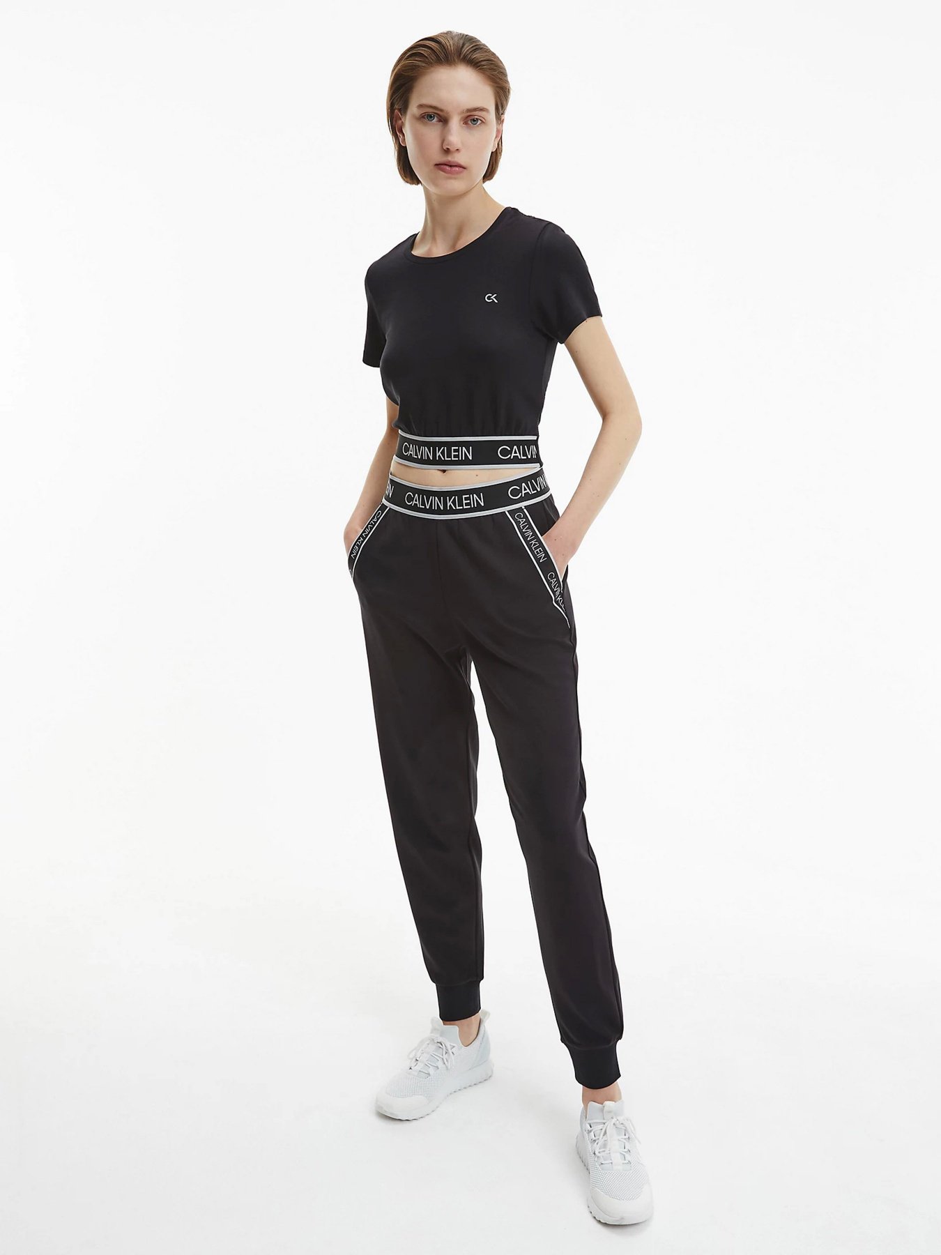 Спортивна футболка Calvin Klein Mesh Back Cropped модель 00GWS1K132-007 Спортивна футболка Calvin Klein Mesh Back Cropped модель 00GWS1K132-007 Фото