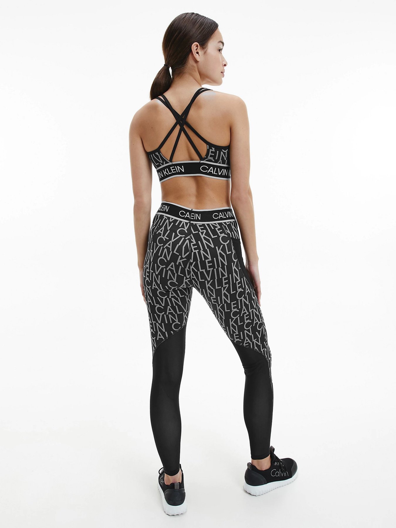 Топ Calvin Klein модель 00GWS1K133-003 Фото