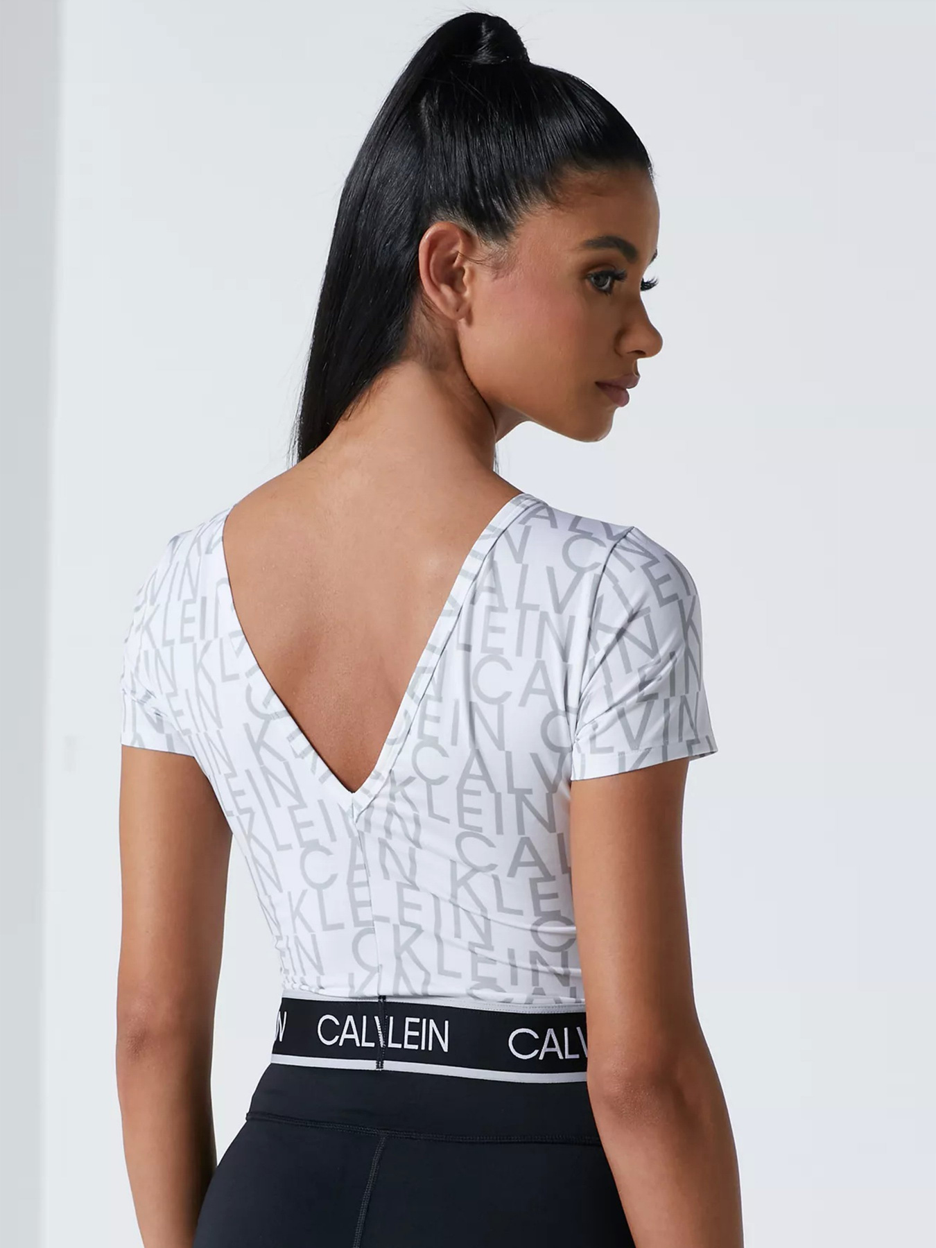 Футболки и поло Calvin Klein модель 00GWS1K145-143 Фото