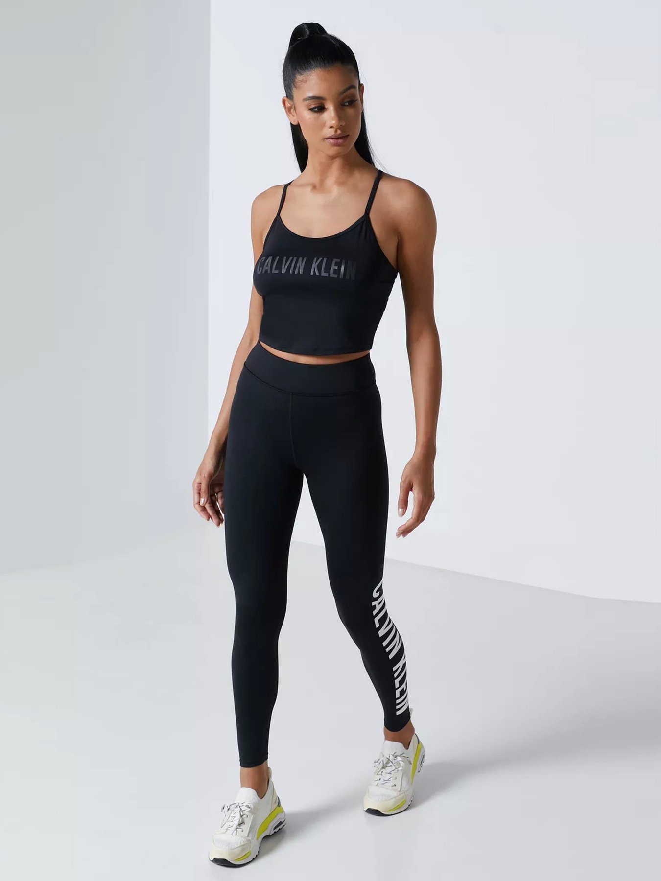 Топ Calvin Klein модель 00GWS1K163-007 Фото