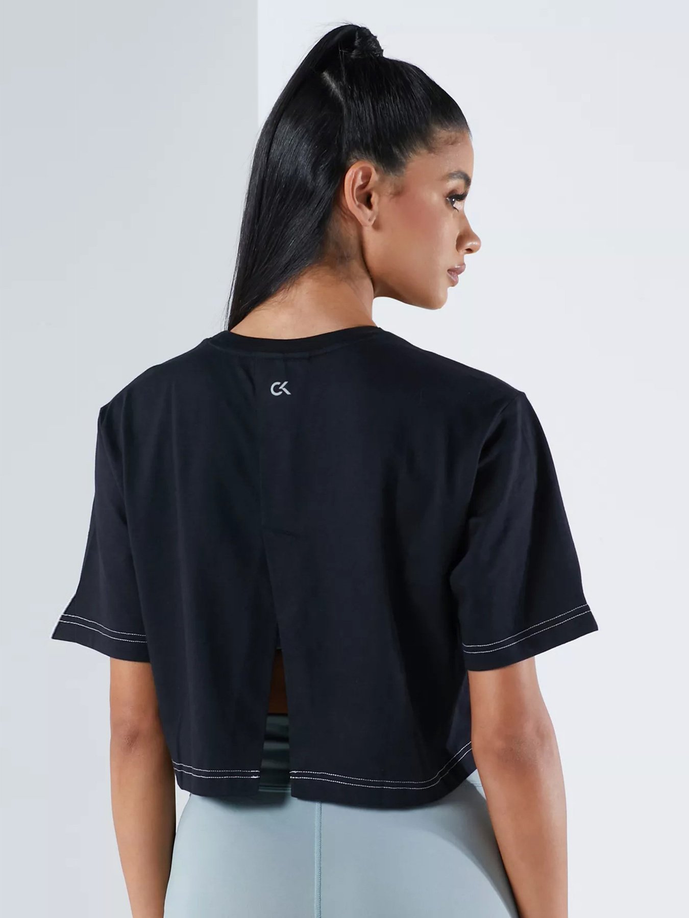 Спортивная футболка Calvin Klein модель 00GWS1K197-007 Спортивная футболка Calvin Klein модель 00GWS1K197-007 Фото