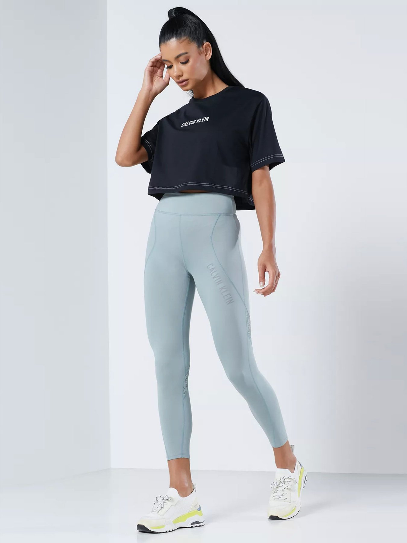 Спортивная футболка Calvin Klein модель 00GWS1K197-007 Спортивная футболка Calvin Klein модель 00GWS1K197-007 Фото