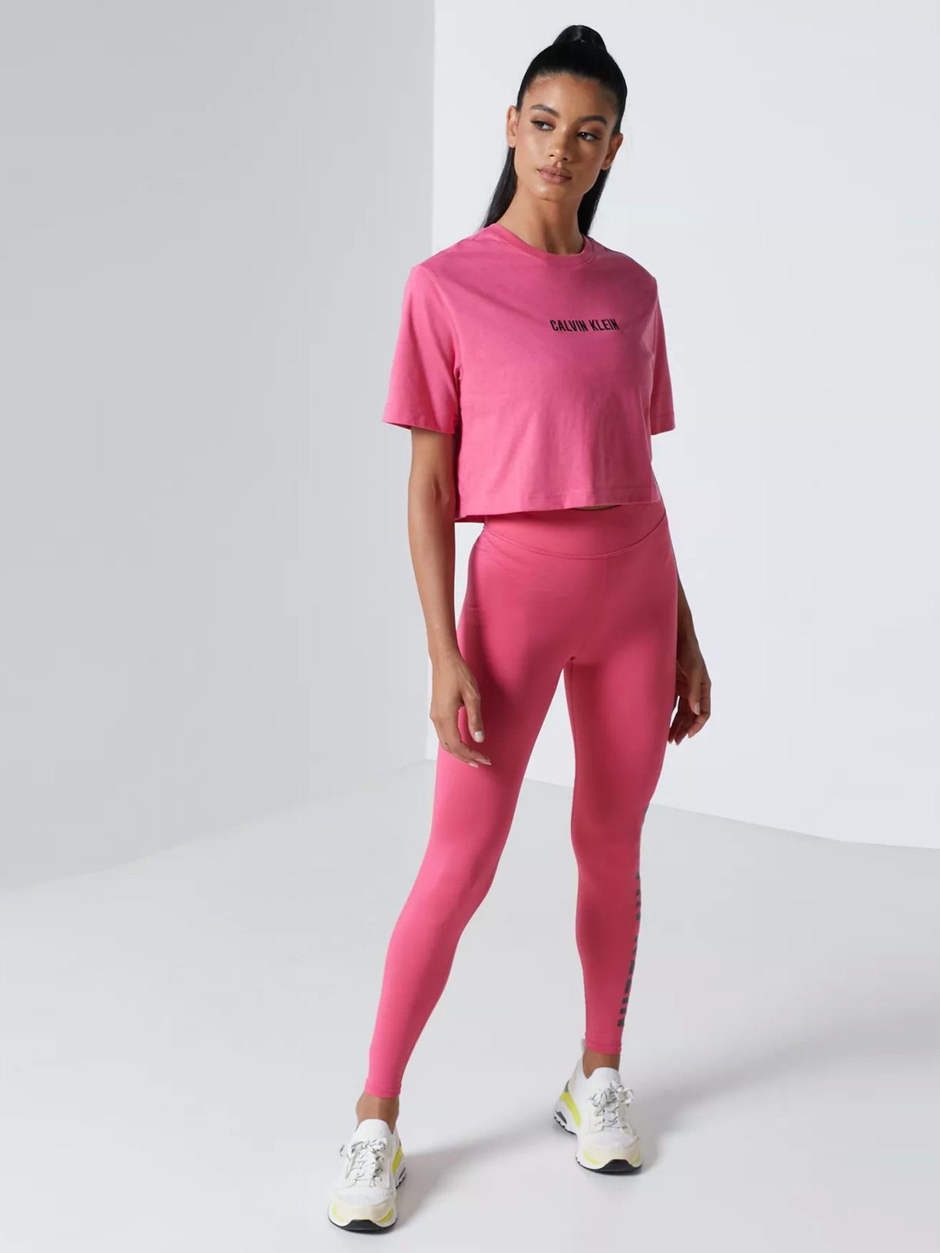 Спортивная футболка Calvin Klein модель 00GWS1K197-624 Спортивная футболка Calvin Klein модель 00GWS1K197-624 Фото