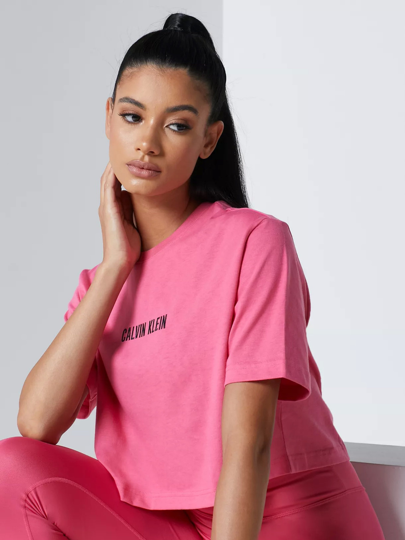 Спортивная футболка Calvin Klein модель 00GWS1K197-624 Спортивная футболка Calvin Klein модель 00GWS1K197-624 Фото