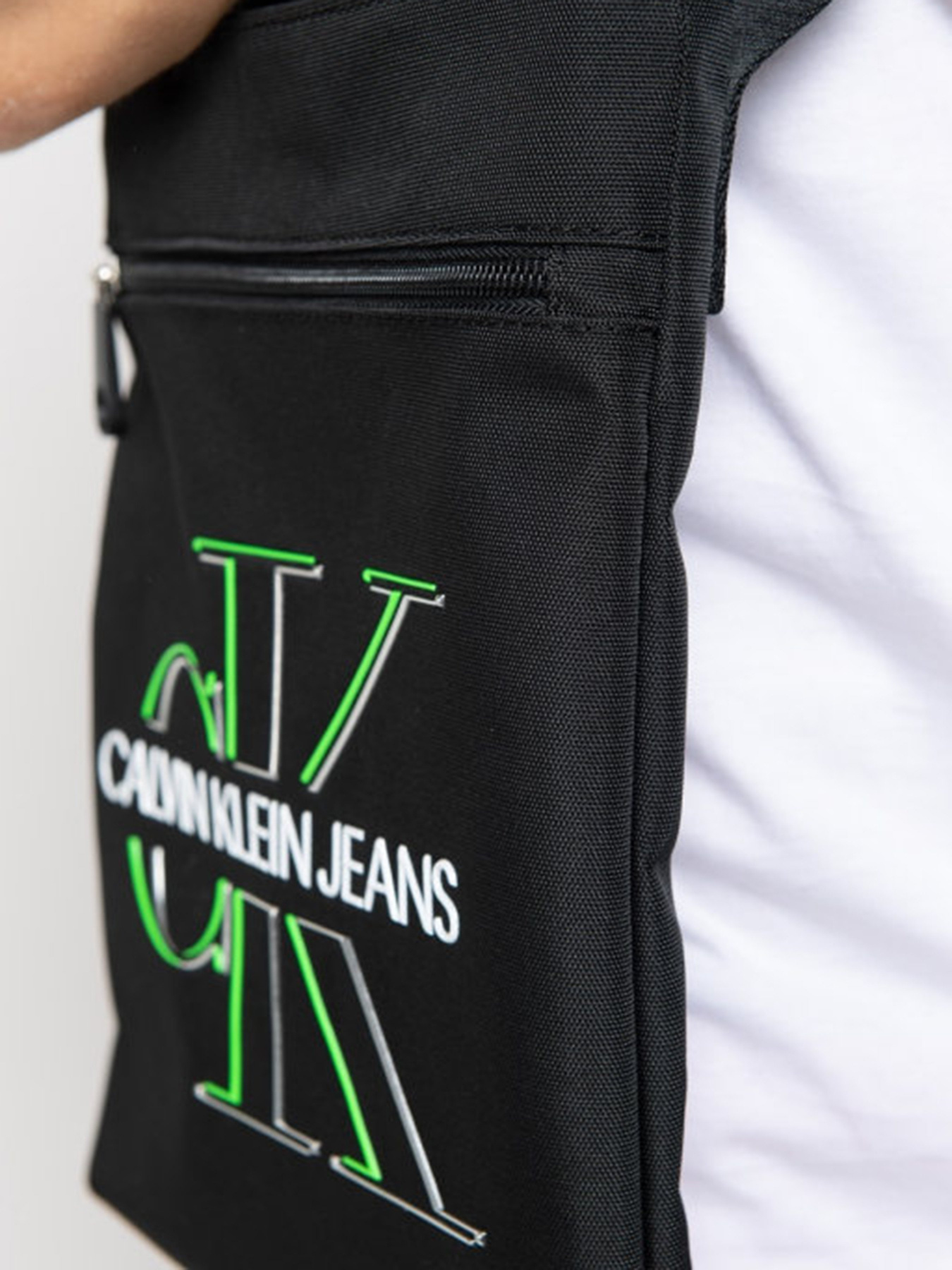 Мессенджер Calvin Klein модель K50K506347_BDS0 Фото