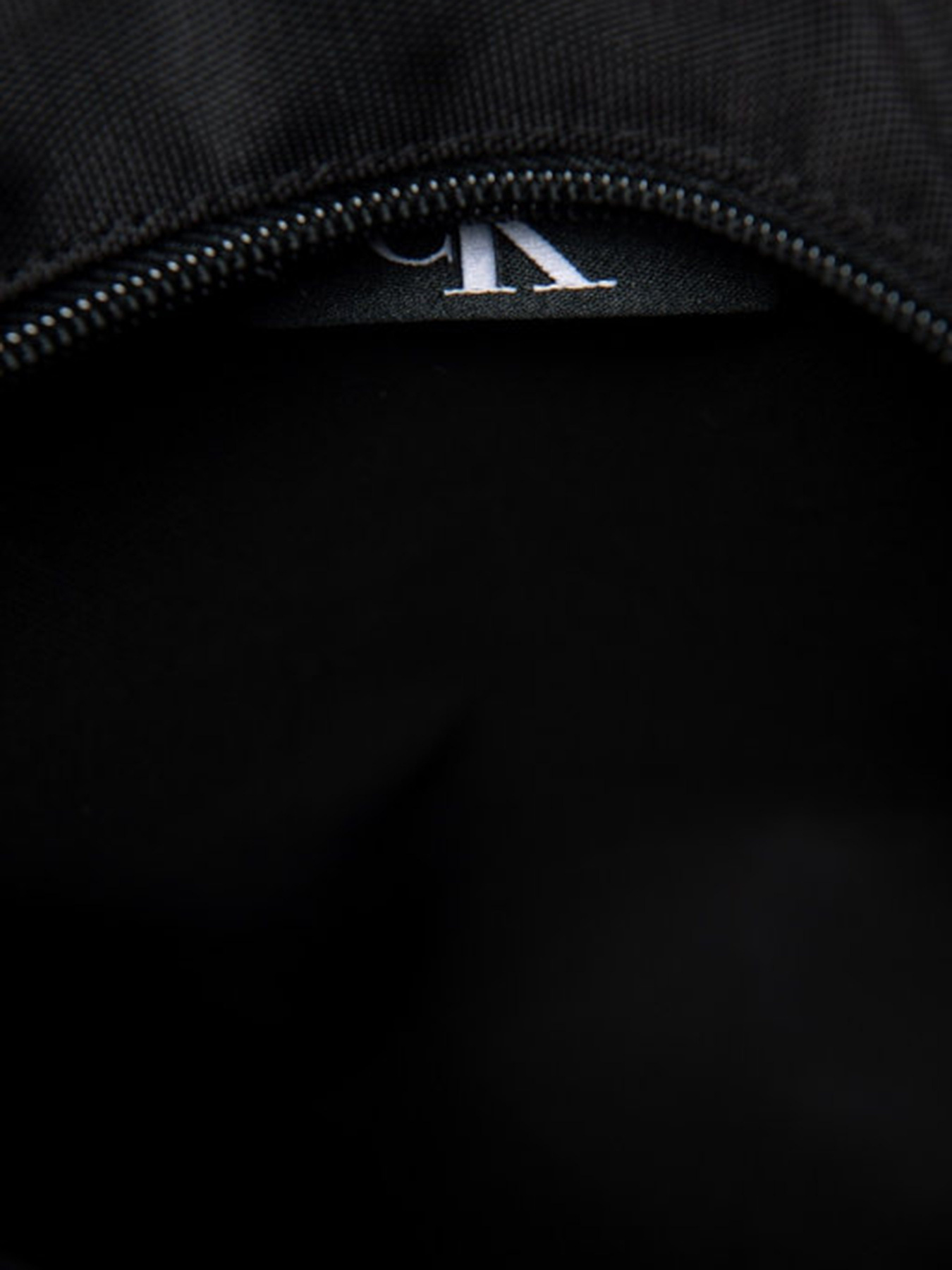 Мессенджер Calvin Klein модель K50K506347_BDS0 Фото