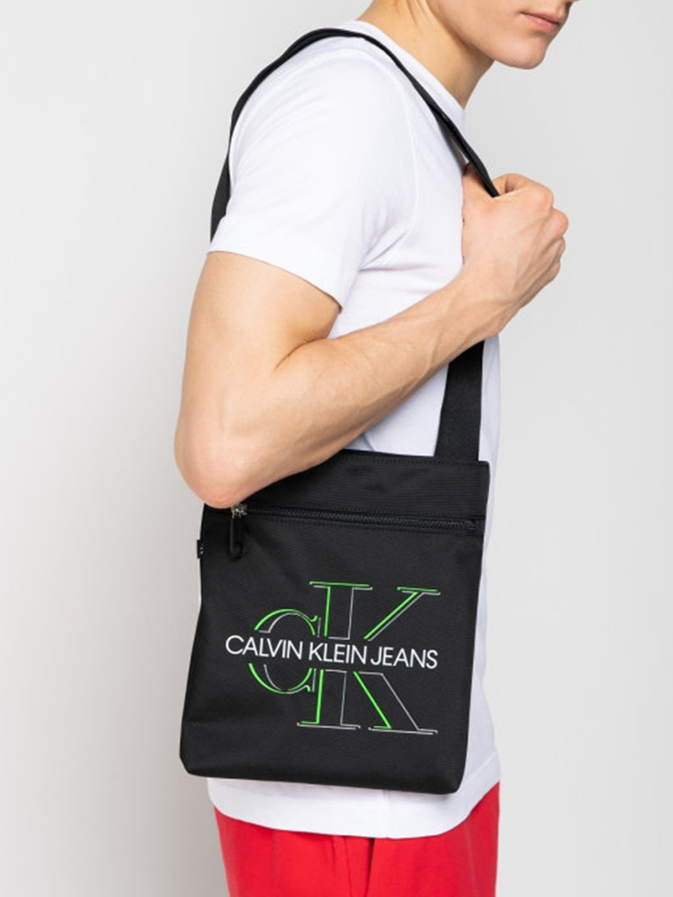 Мессенджер Calvin Klein модель K50K506347_BDS0 Фото