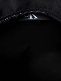 Мессенджер Calvin Klein модель K50K506347_BDS0 Фото