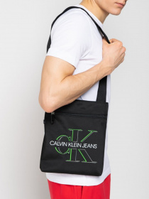 Мессенджер Calvin Klein модель K50K506347_BDS0 Фото