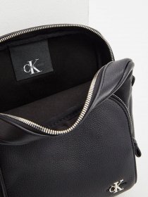 Мессенджер Calvin Klein модель K50K506384_BDS0 Фото