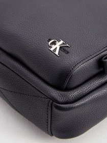 Мессенджер Calvin Klein модель K50K506384_BDS0 Фото