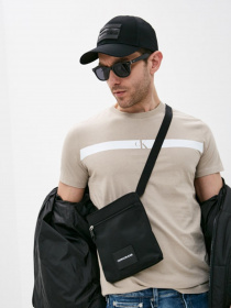 Мессенджер Calvin Klein модель K50K506470_BDS0 Фото