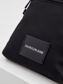 Мессенджер Calvin Klein модель K50K506470_BDS0 Фото