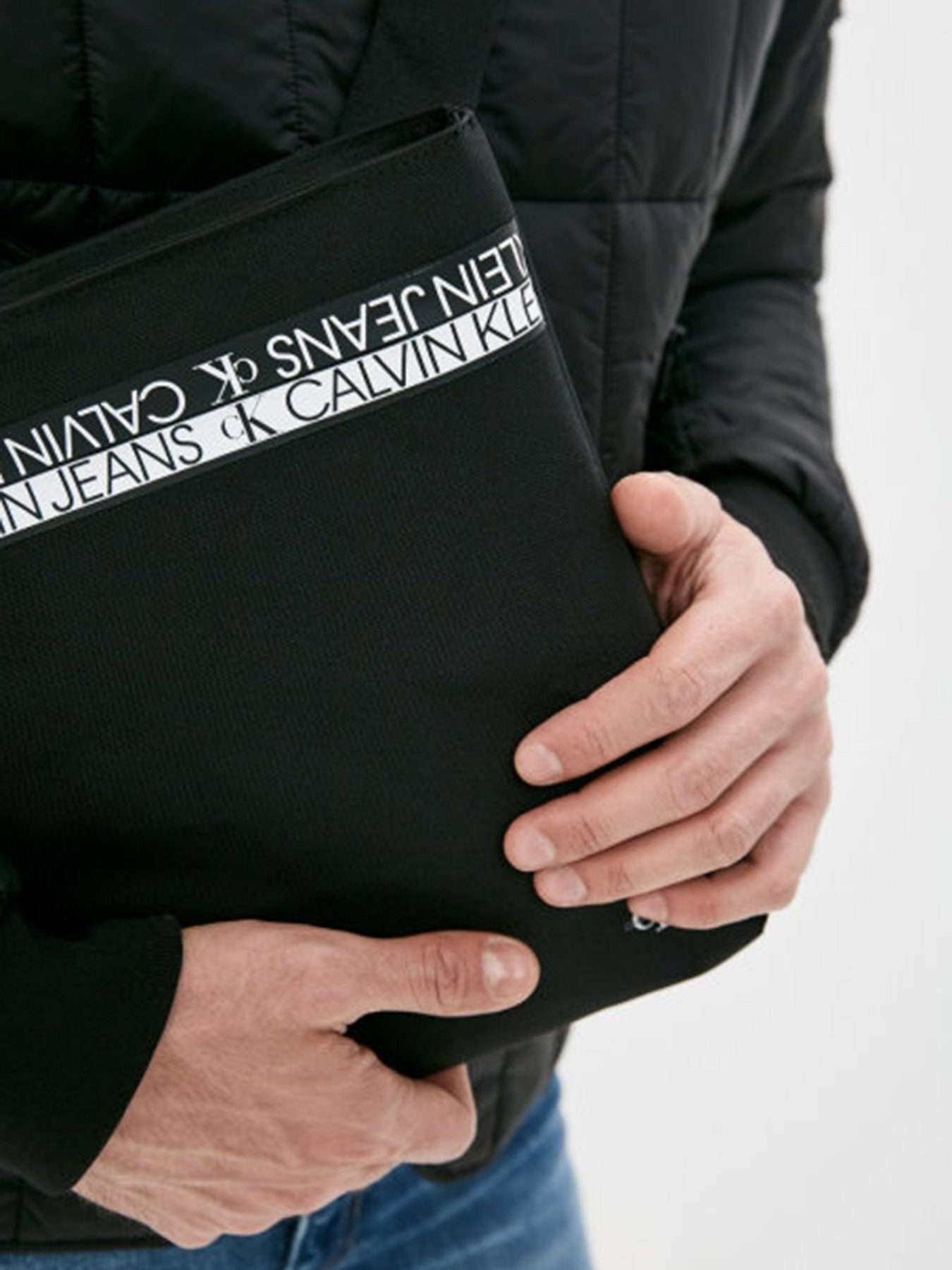 Мессенджер Calvin Klein модель K50K506539_BDS0 Фото