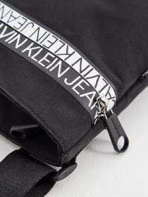 Мессенджер Calvin Klein модель K50K506539_BDS0 Фото