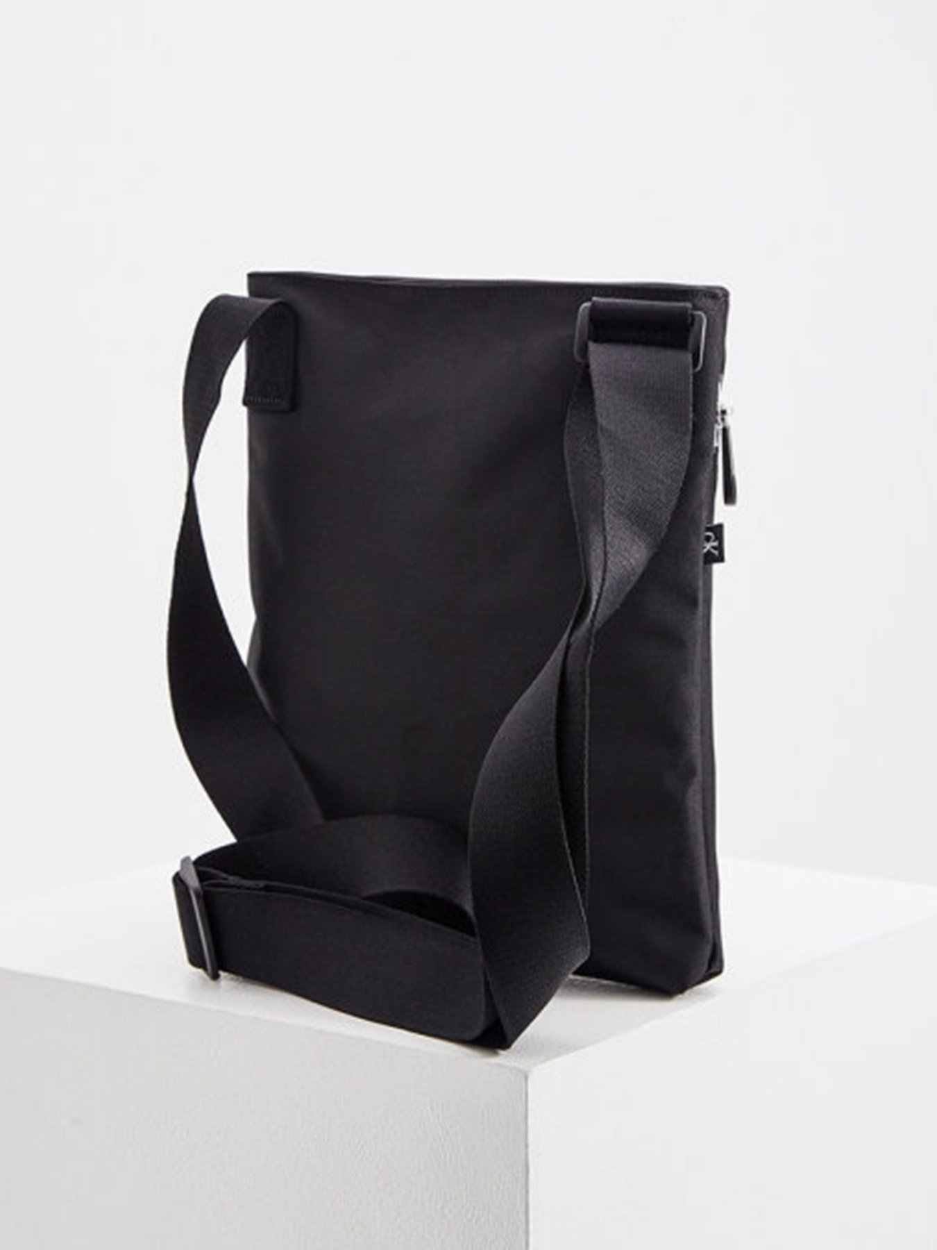 Мессенджер Calvin Klein модель K50K506539_BDS0 Фото