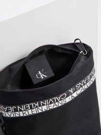 Мессенджер Calvin Klein модель K50K506539_BDS0 Фото