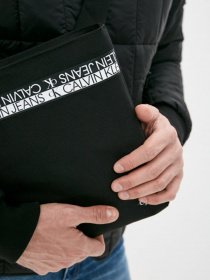 Мессенджер Calvin Klein модель K50K506539_BDS0 Фото