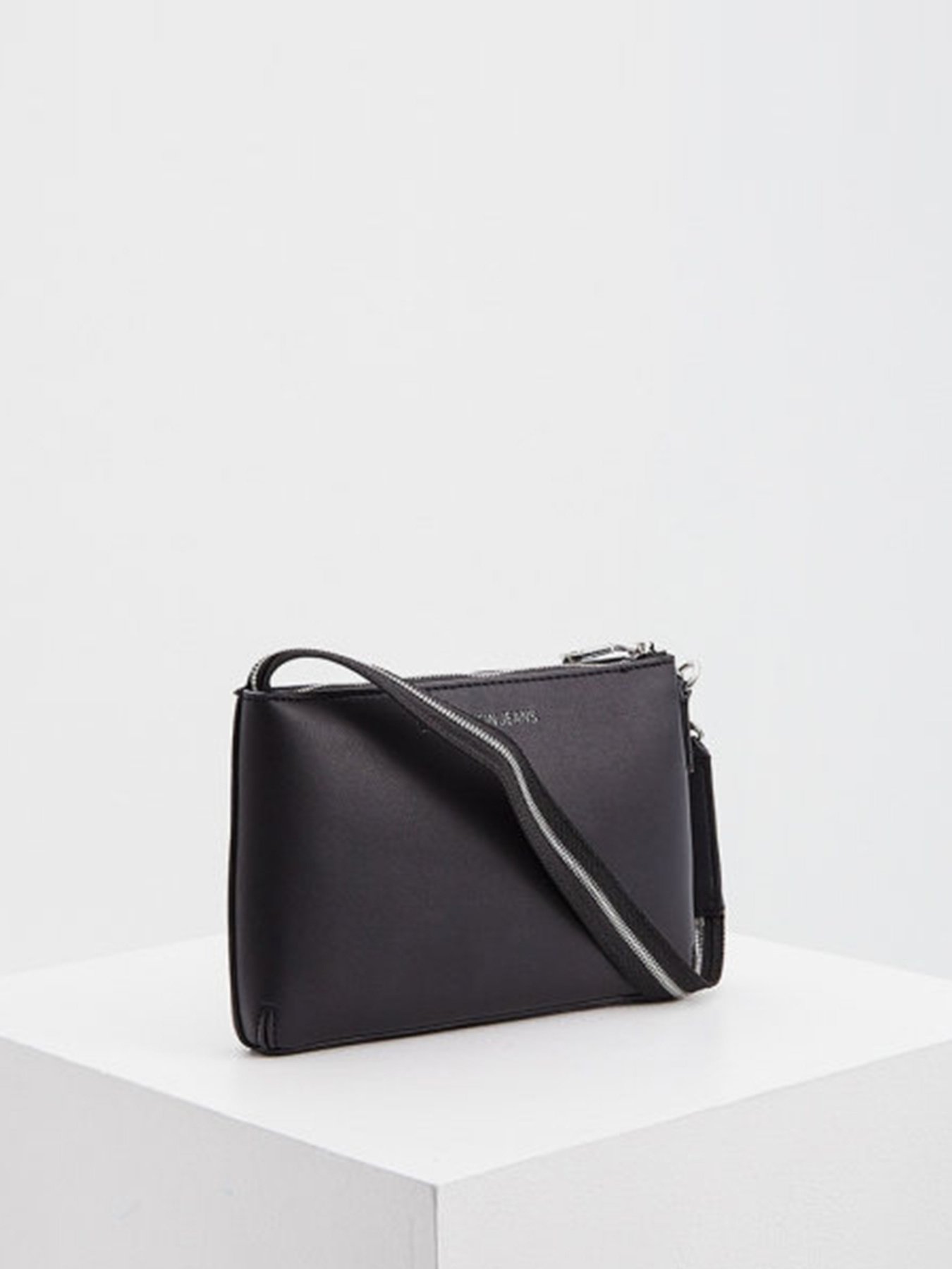 Крос-боді Calvin Klein модель K60K607462_BDS0 Фото