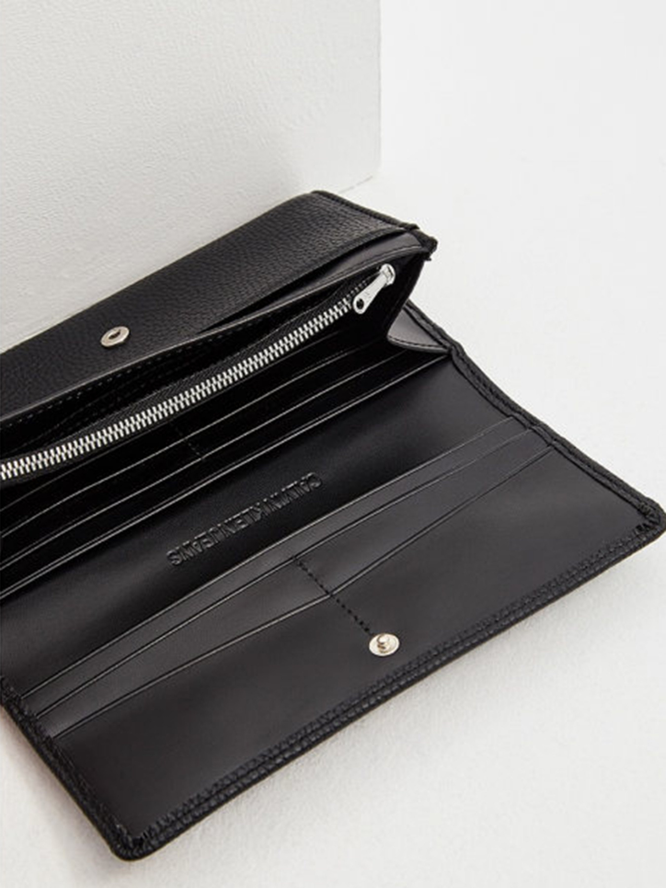 Гаманець Calvin Klein модель K60K608012_BDS0 Фото