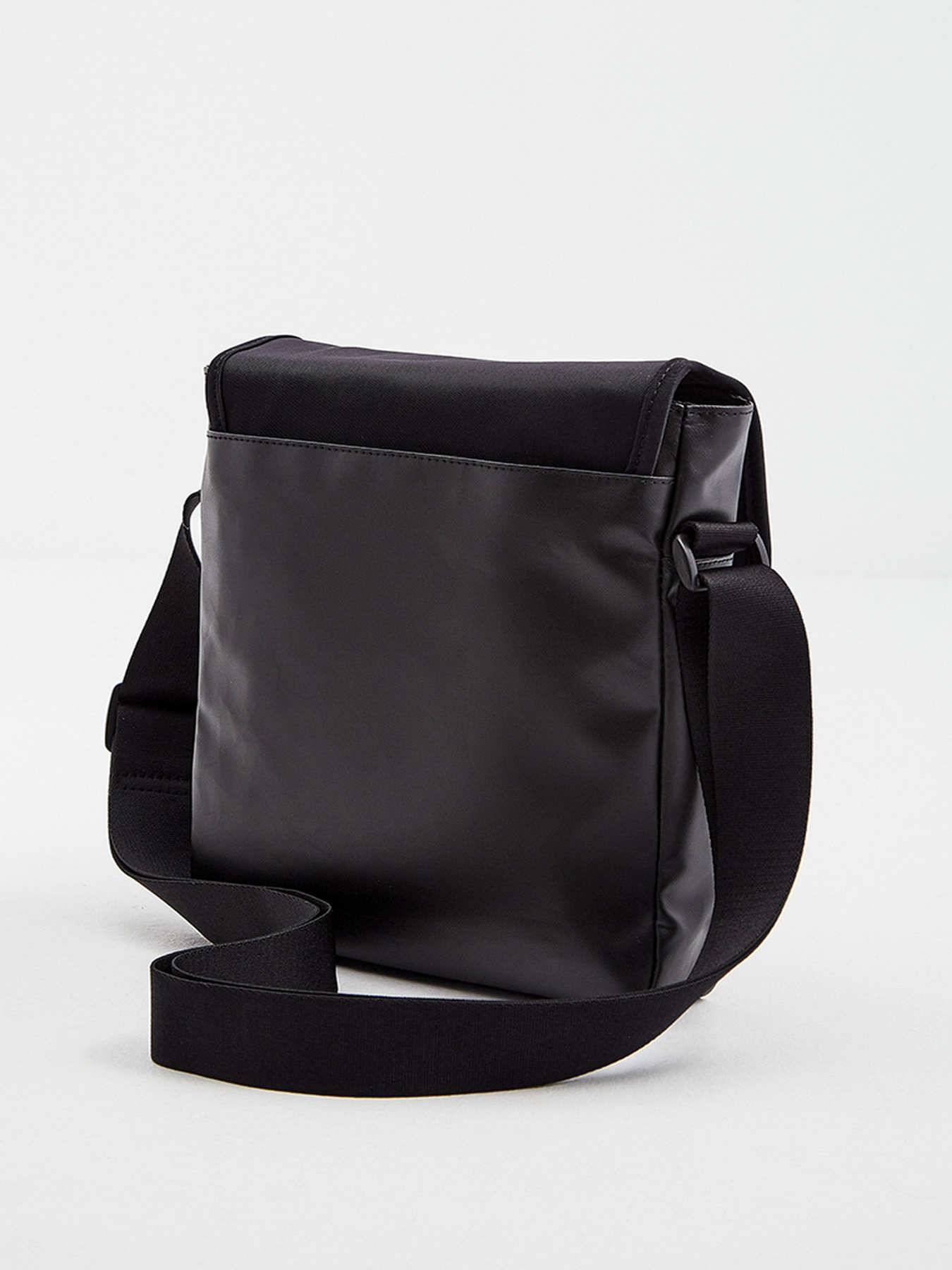 Крос-боді Calvin Klein модель K50K506359_BDS0 Фото