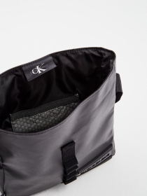 Крос-боді Calvin Klein модель K50K506359_BDS0 Фото