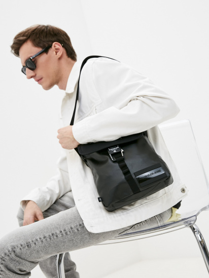 Кросс-боди Calvin Klein модель K50K506359_BDS0 — фото 5 - INTERTOP