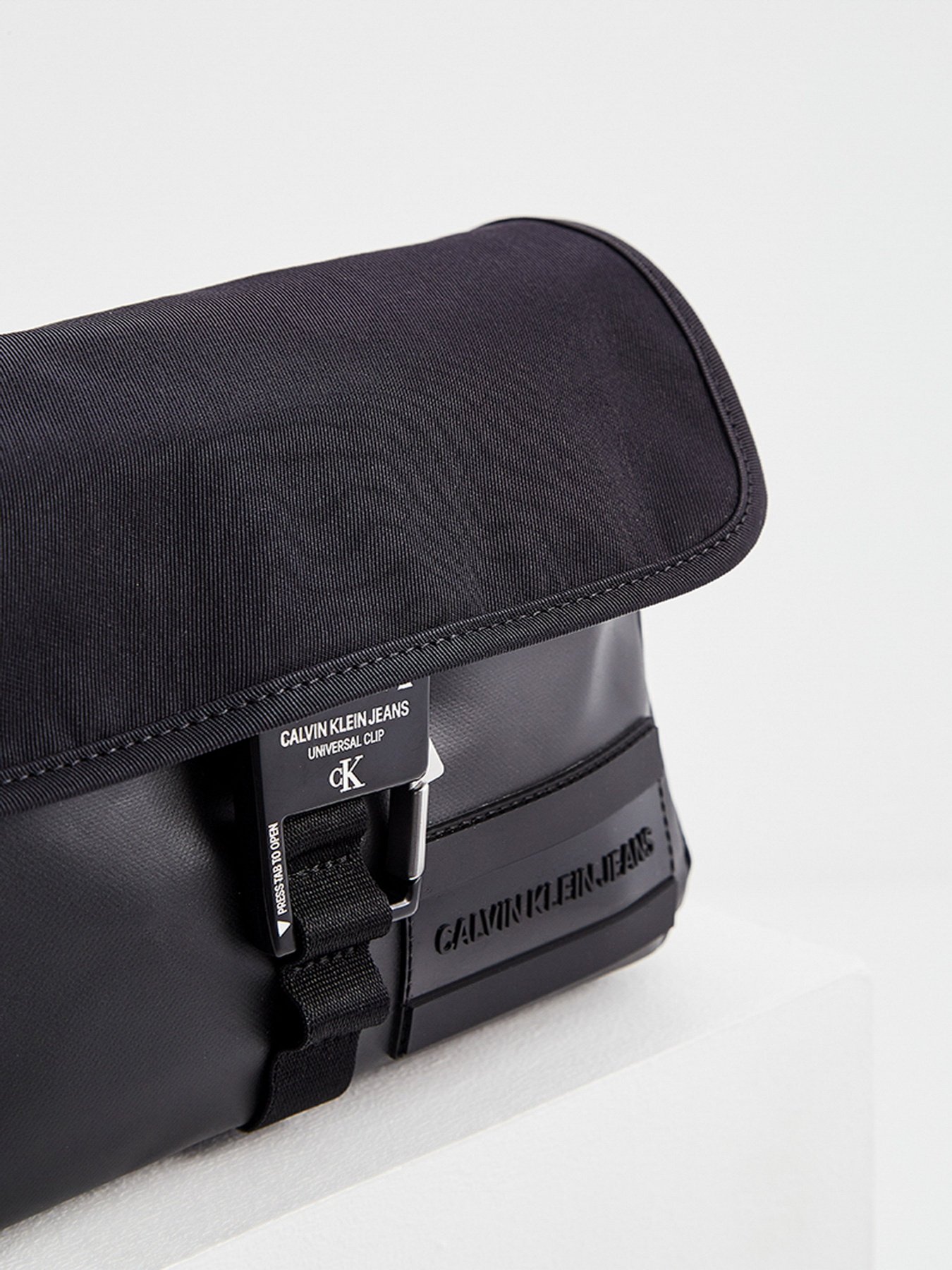 Крос-боді Calvin Klein модель K50K506360_BDS0 Фото