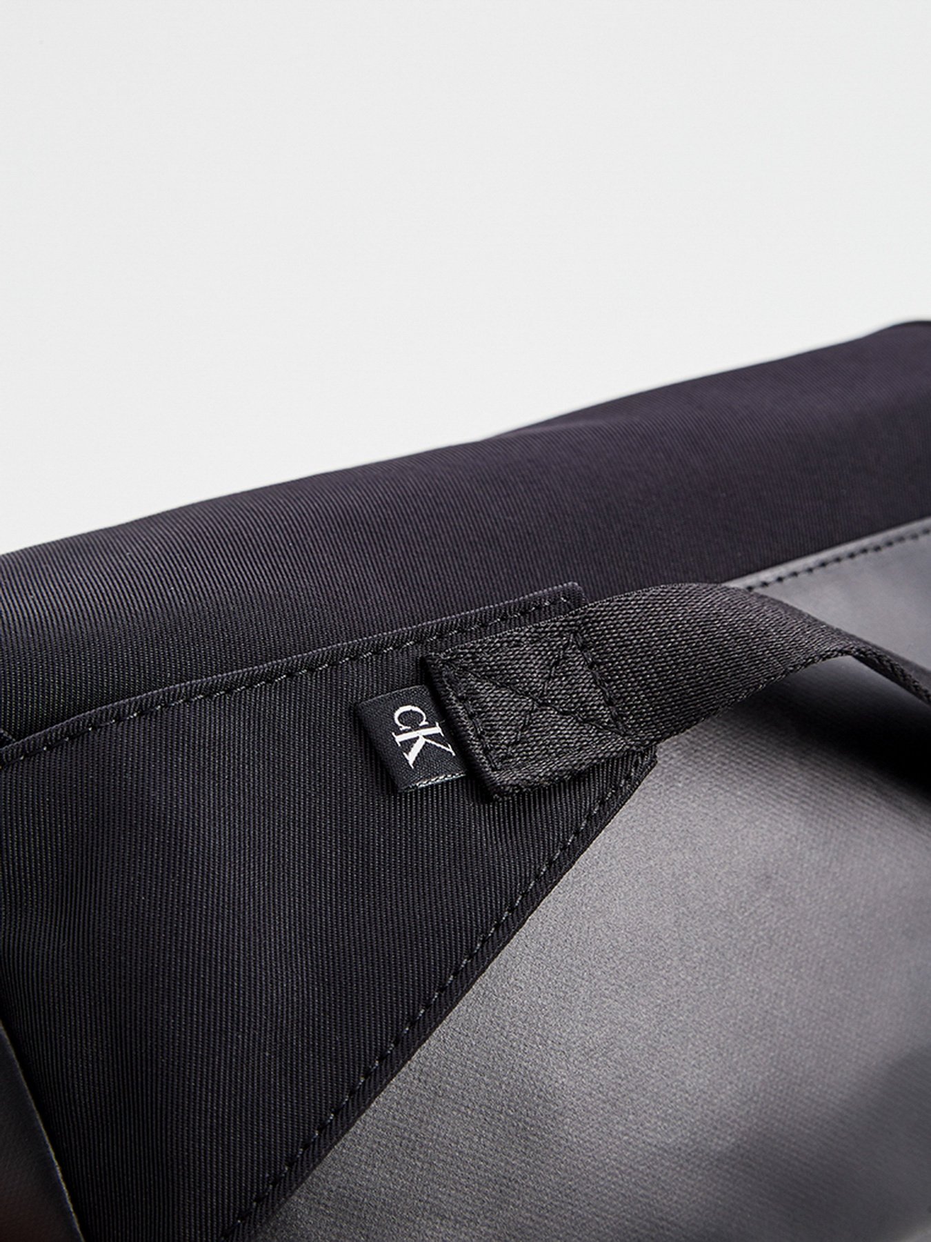 Крос-боді Calvin Klein модель K50K506360_BDS0 Фото