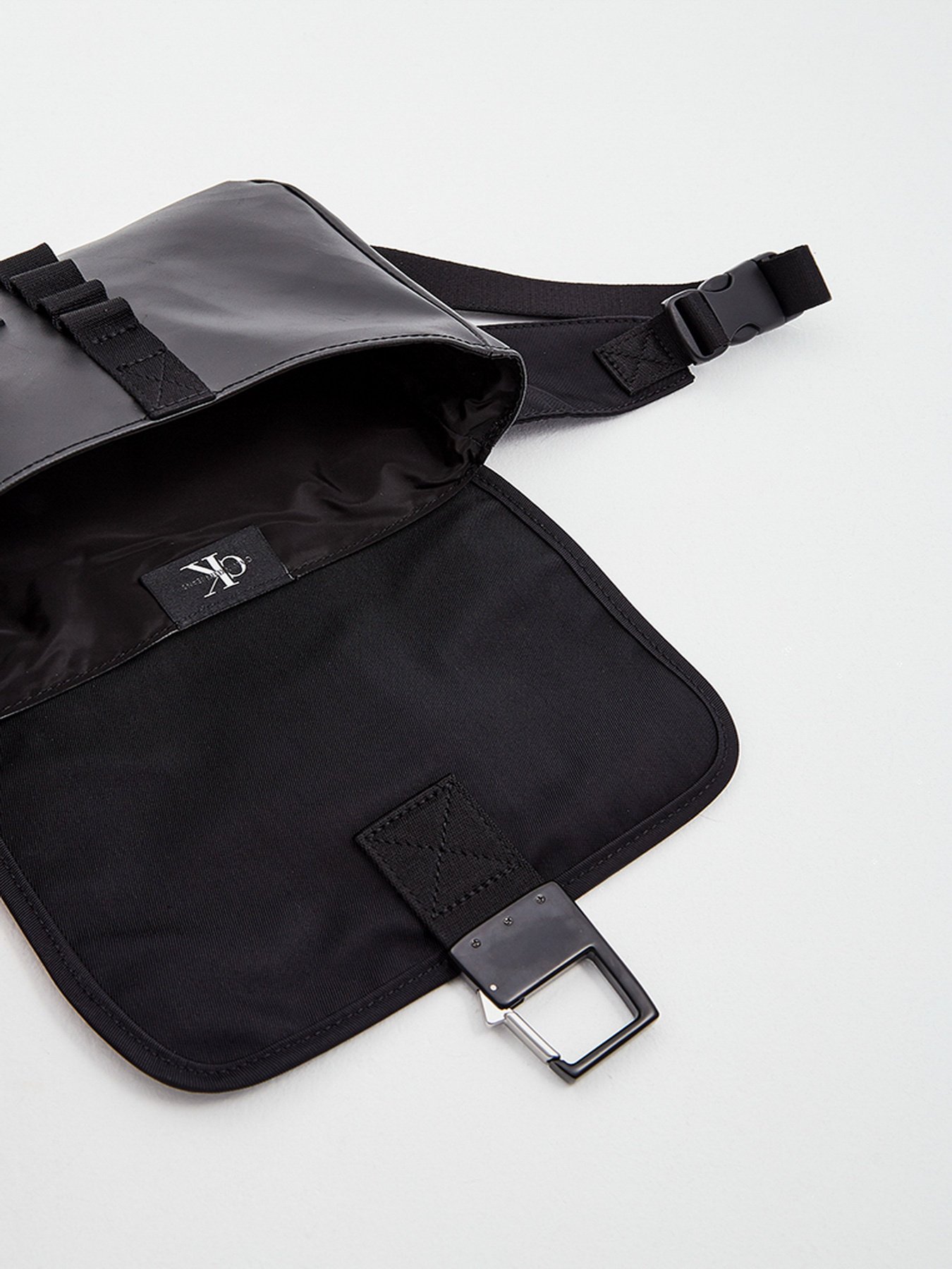 Крос-боді Calvin Klein модель K50K506360_BDS0 Фото