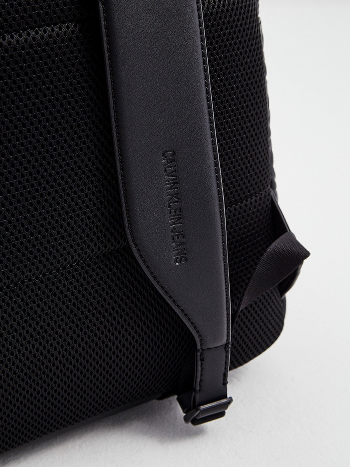 Рюкзаки Calvin Klein модель K50K506375_BDS0 Фото