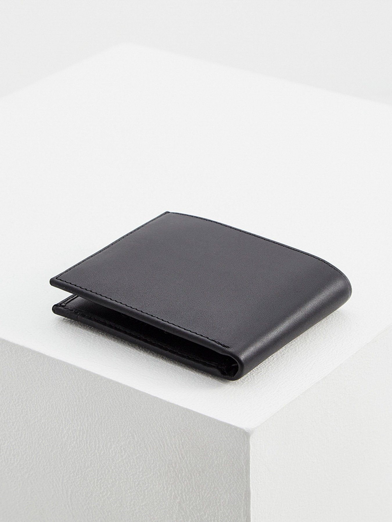 Кошелек Calvin Klein модель K50K506386_BAX0 Фото