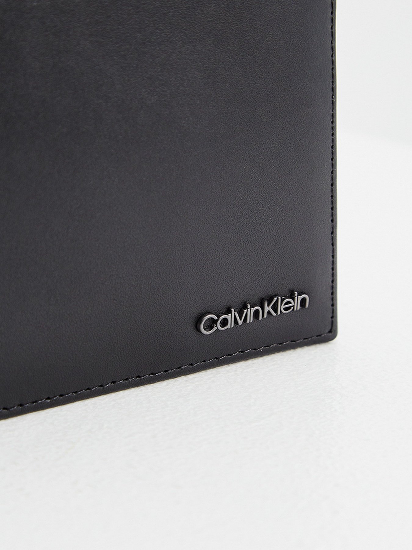 Кошелек Calvin Klein модель K50K506386_BAX0 Фото