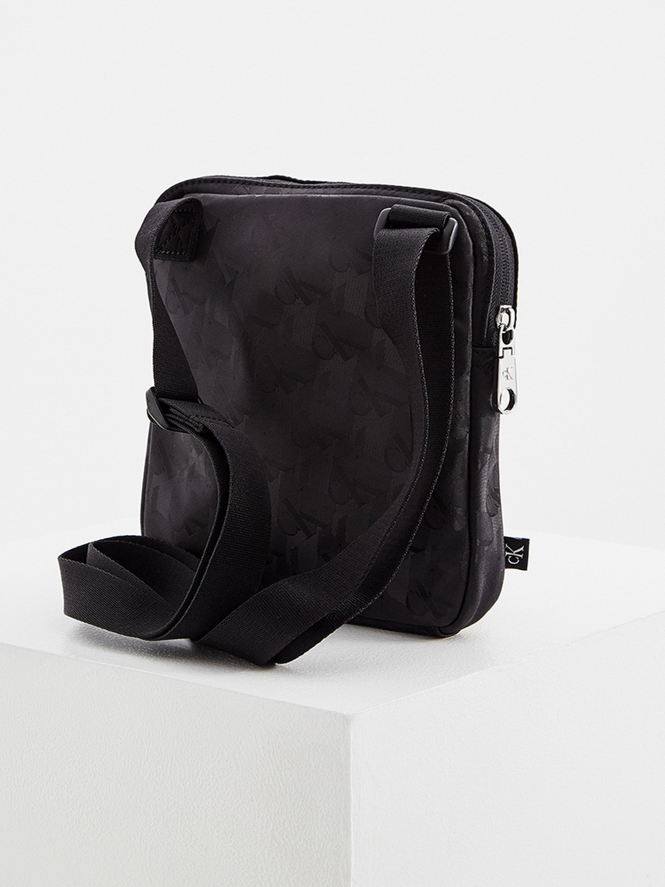 Крос-боді Calvin Klein модель K50K506472_BDS0 Фото