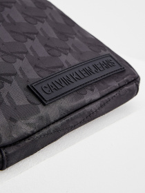 Крос-боді Calvin Klein модель K50K506472_BDS0 Фото