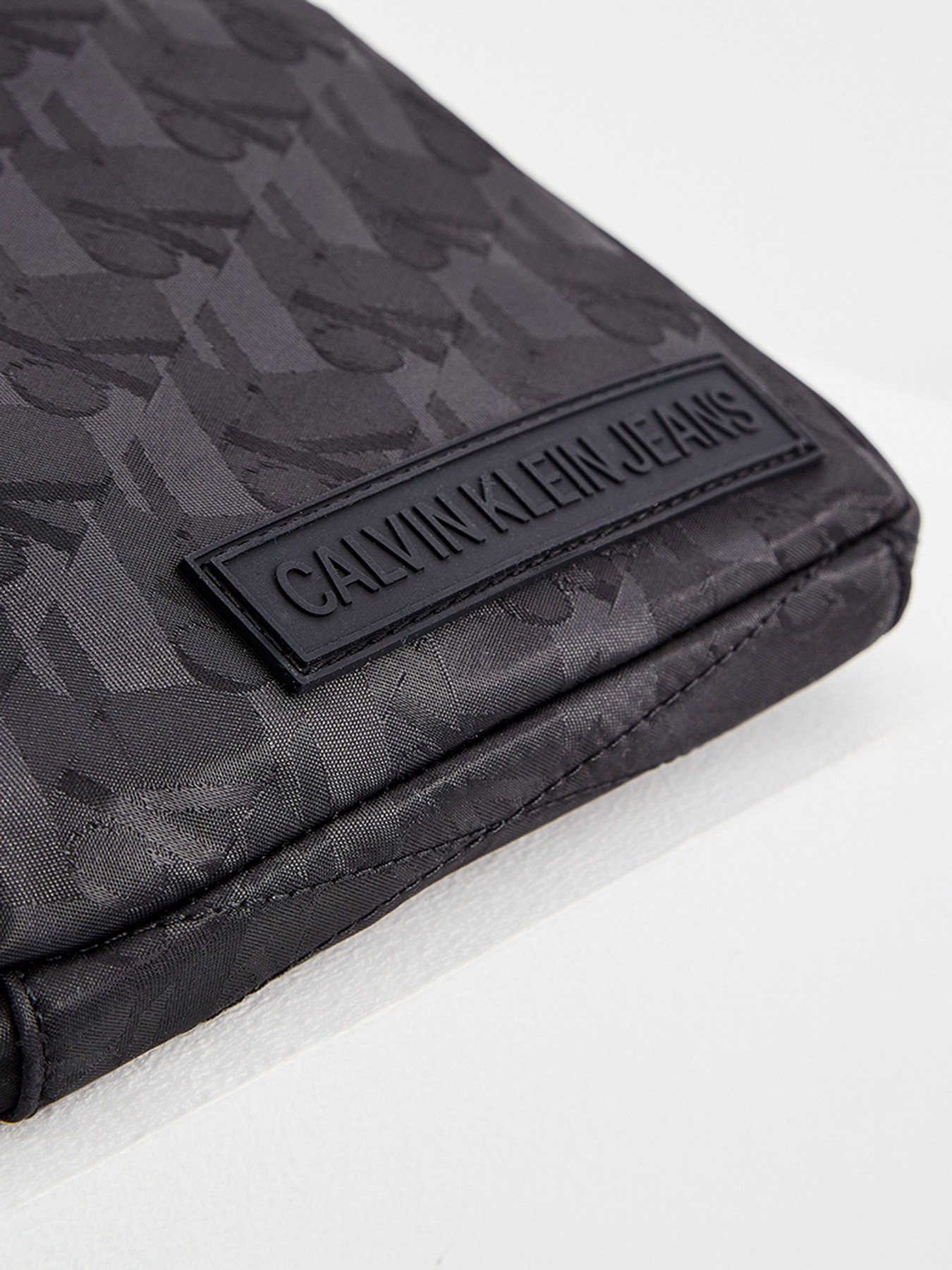 Крос-боді Calvin Klein модель K50K506472_BDS0 Фото