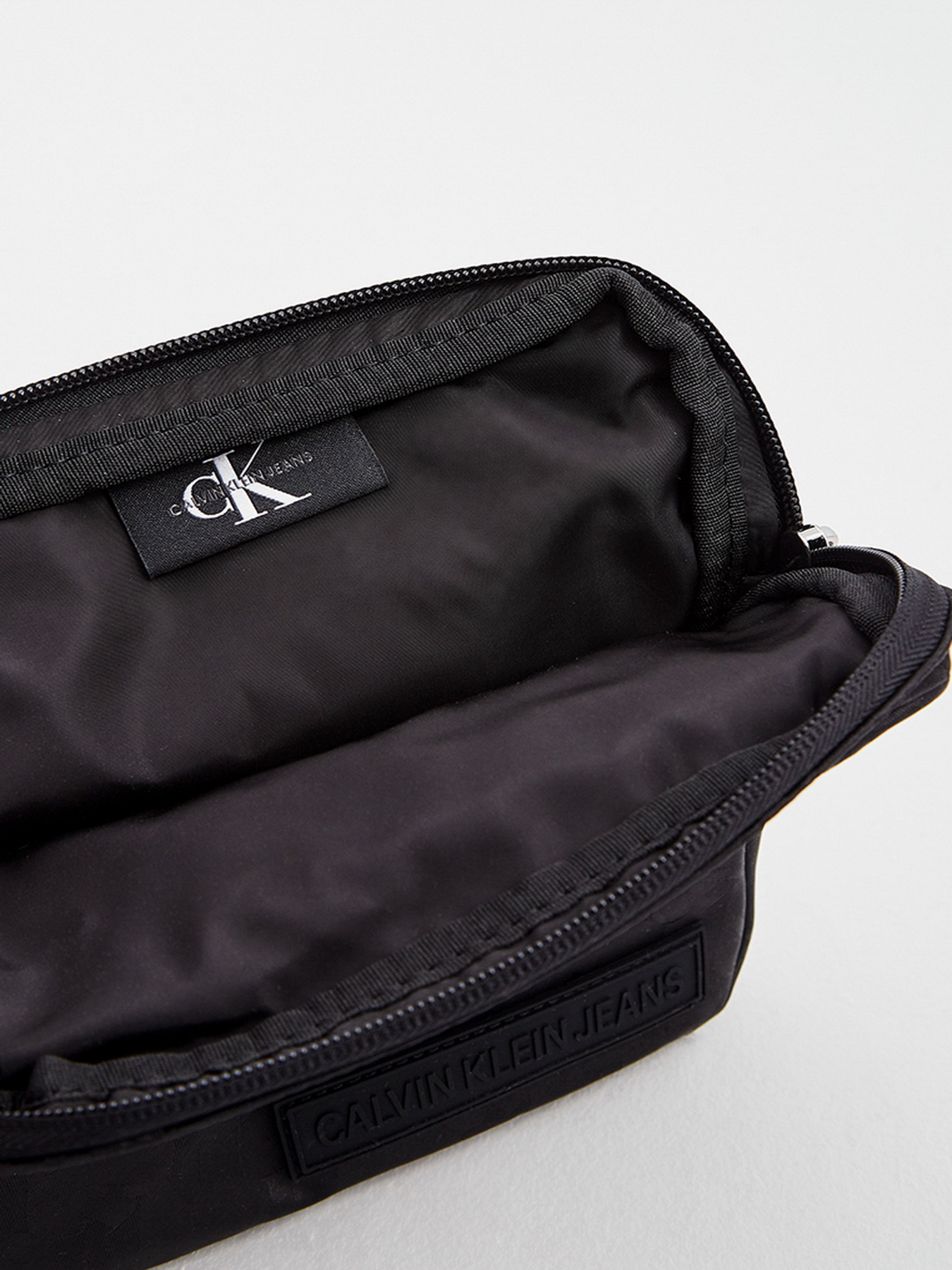 Крос-боді Calvin Klein модель K50K506472_BDS0 Фото