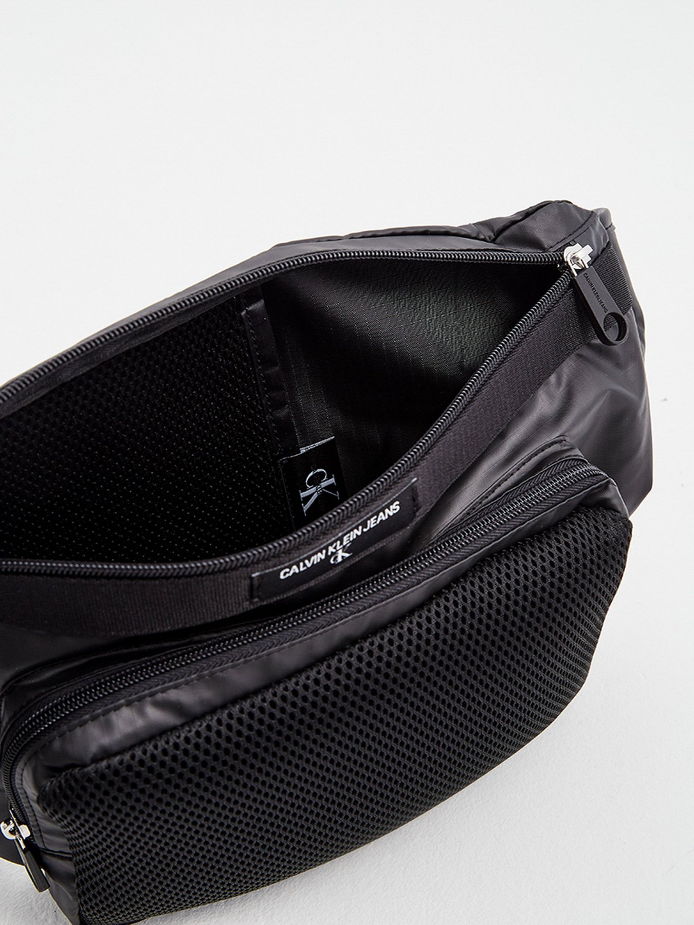 Кросс-боди Calvin Klein модель K50K506640_BDS0 Фото