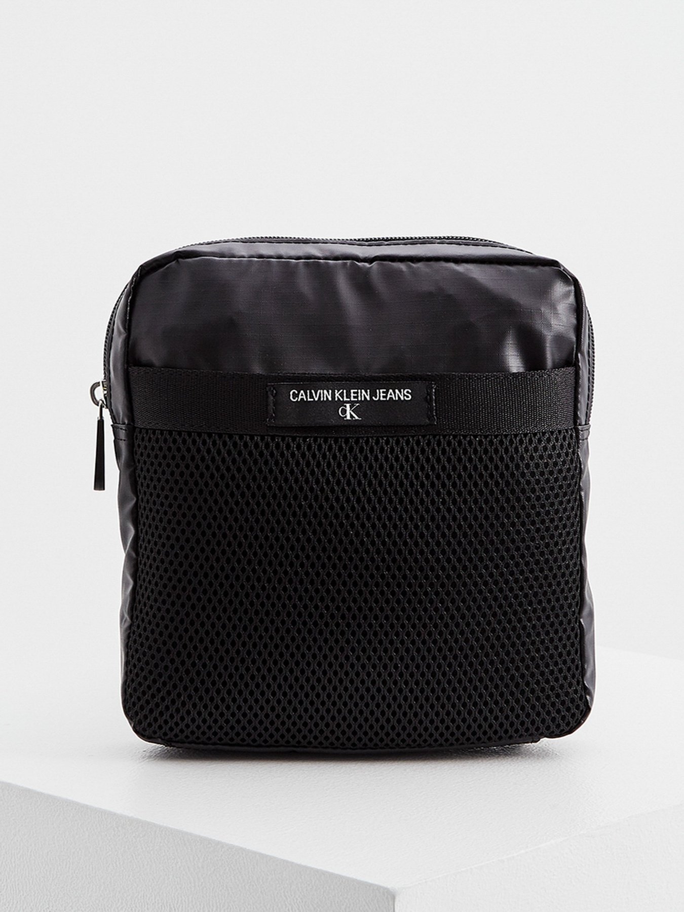 Крос-боді Calvin Klein модель K50K506641_BDS0 Фото